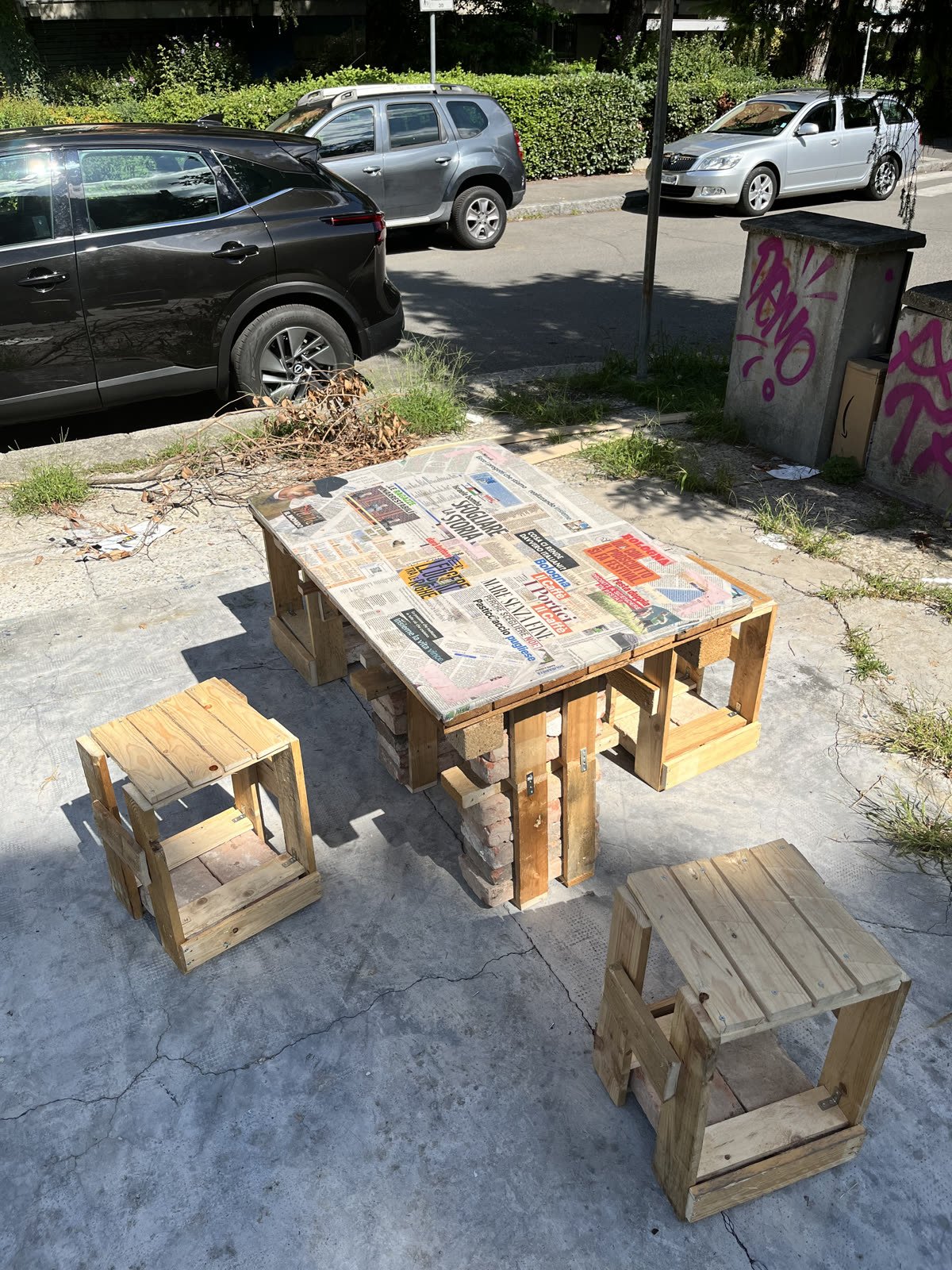 Edicola Sal'8, a table and four chairs built from neighbourhood waste, Fossolo, Bologna