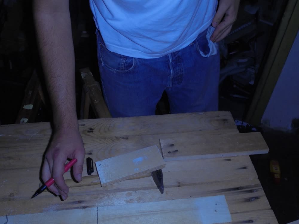 Cutting pallet boards down to size