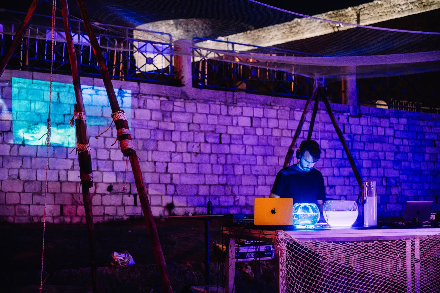 A live set under the canopy