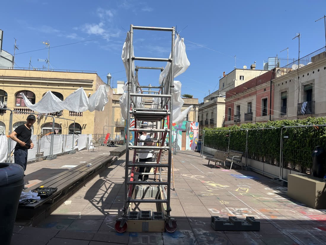 Tensioning the reused textile between the towers