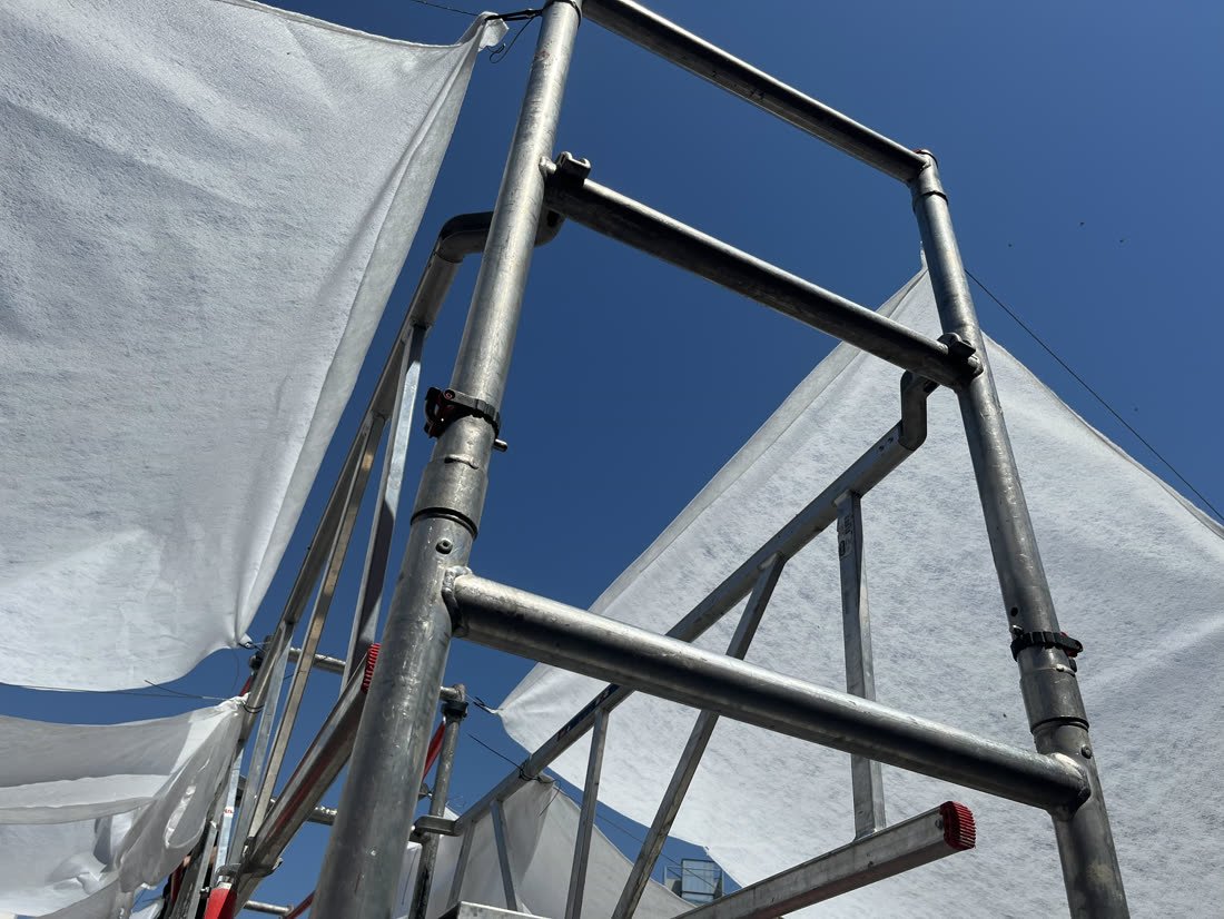 Tensioning the reused textile between the towers