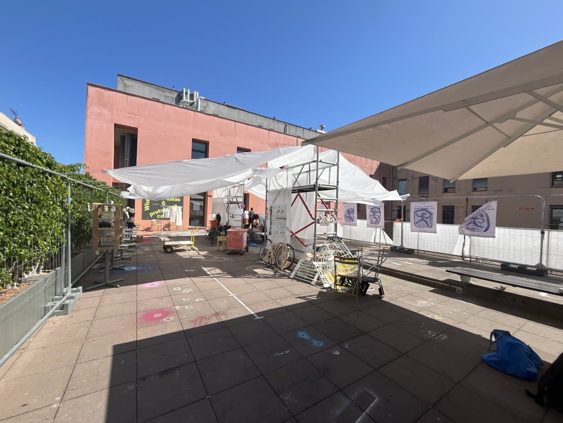 The last adjustments before the festival opened