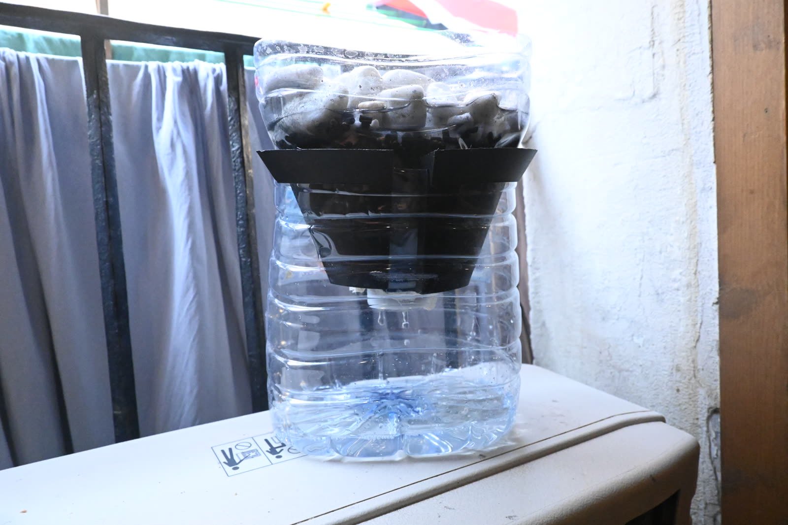 Filtering tap water on the walk across Barcelona