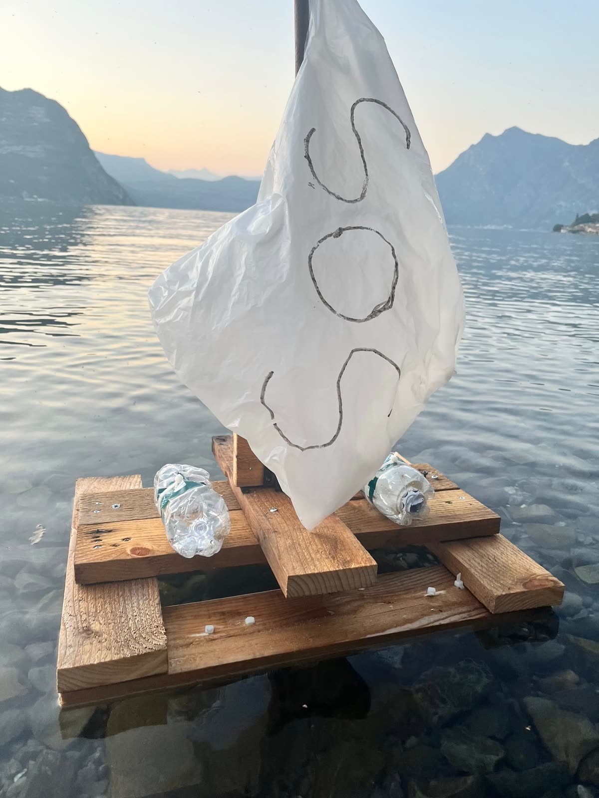 The floating artifact on the water