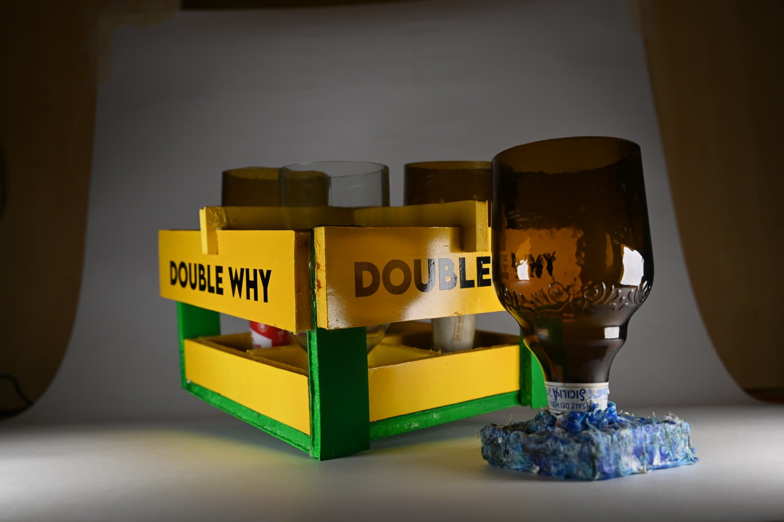 Objects moulded from glass and plastic waste