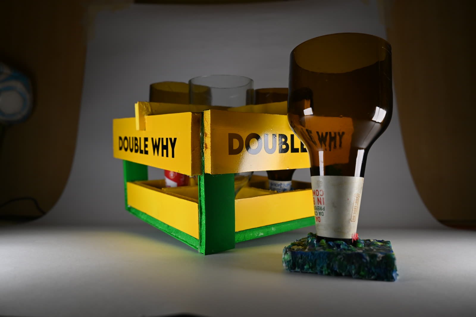 Objects moulded from glass and plastic waste
