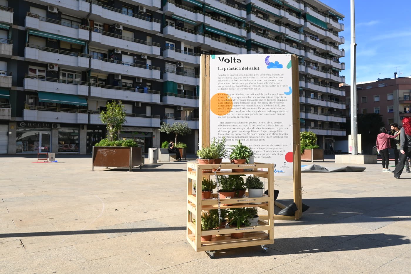 Setting the shelves out in Plaza de la Libertad